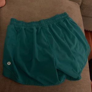 Women’s lululemon hotty hot short (long) size 8